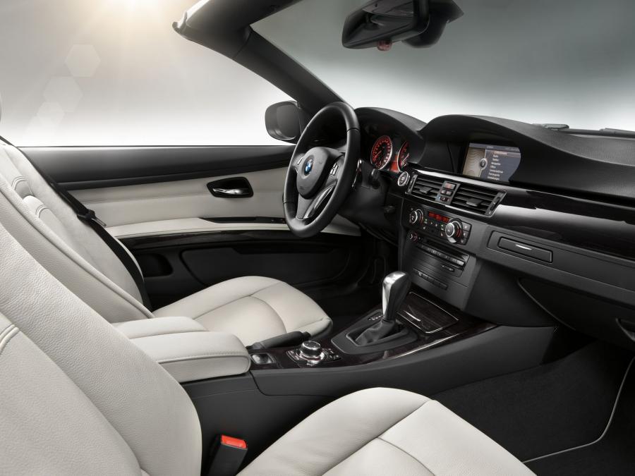  BMW 325i Convertible Edition Exclusive 2011 года  (фото 2 из 3)